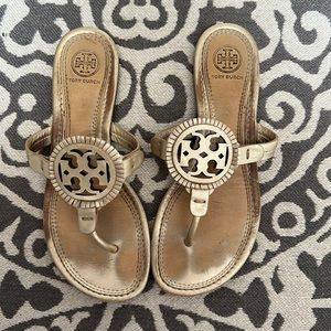 Rare❤️‍🔥Authentic leather, metallic gold size 7 1/2 Tory Burch sandals!